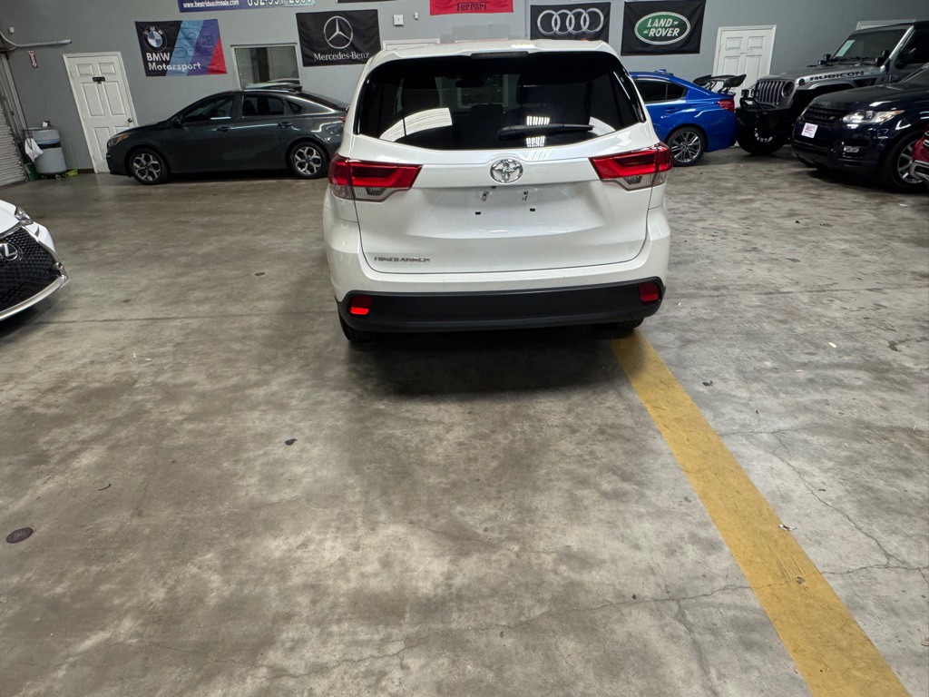 2017 Toyota Highlander Image 5