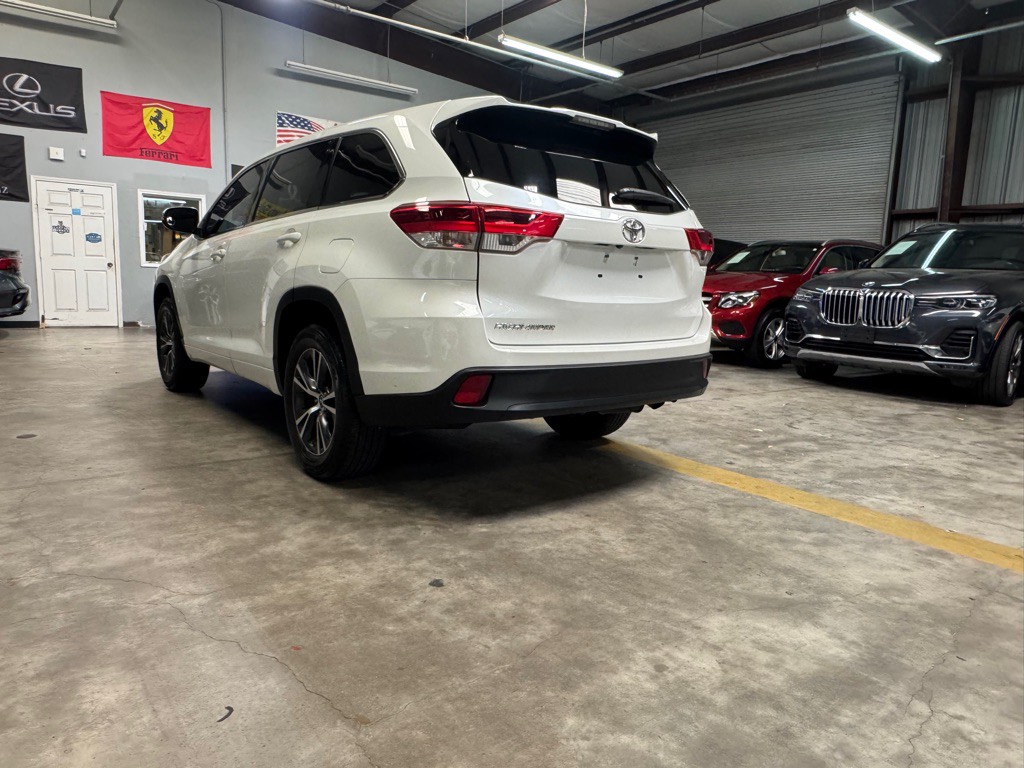 2017 Toyota Highlander Image 6