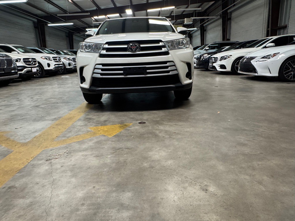 2017 Toyota Highlander Image 8