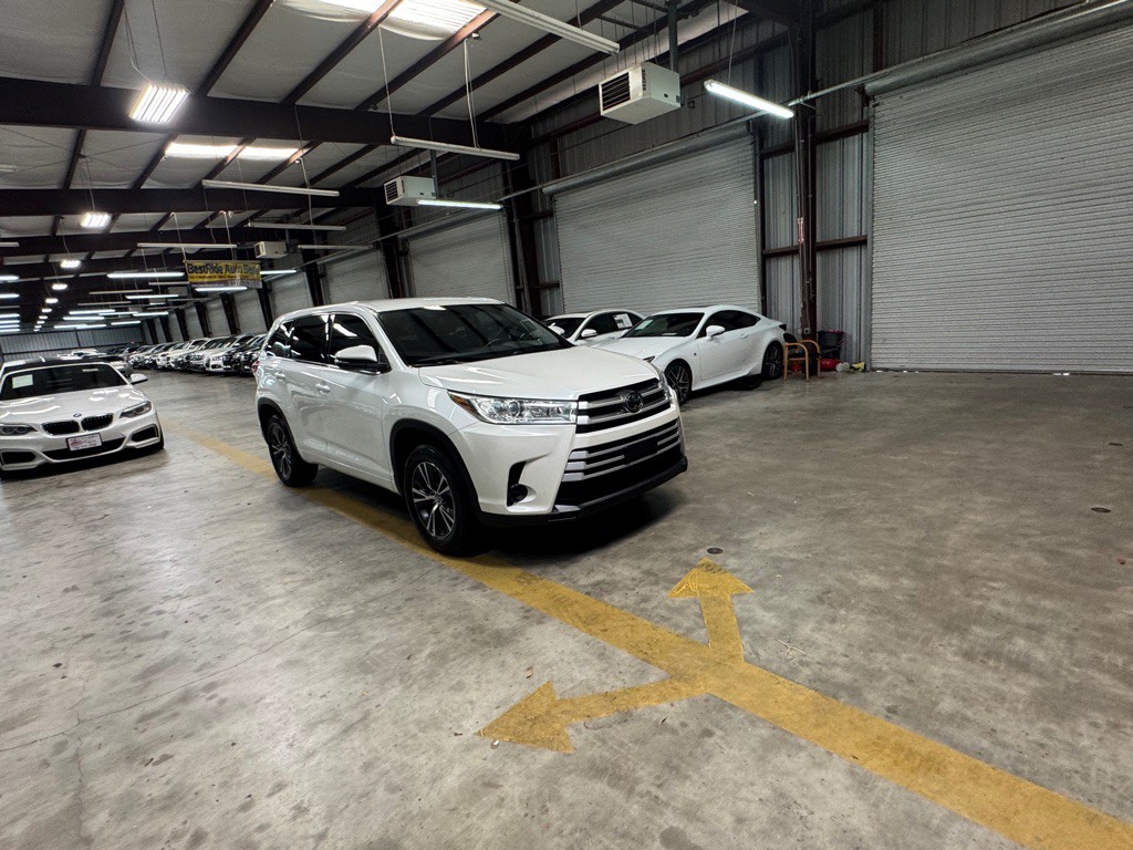 2017 Toyota Highlander Image 9