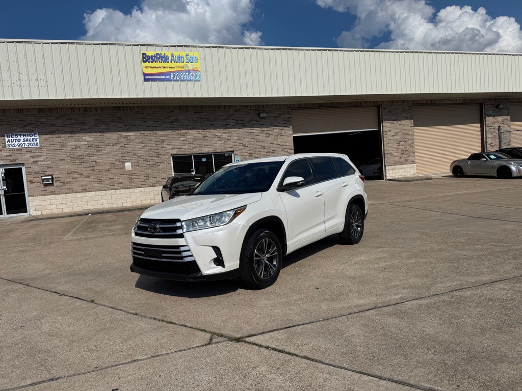 2017 Toyota Highlander Image 10