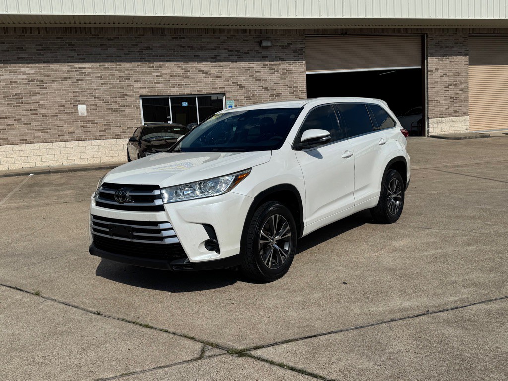 2017 Toyota Highlander Image 11