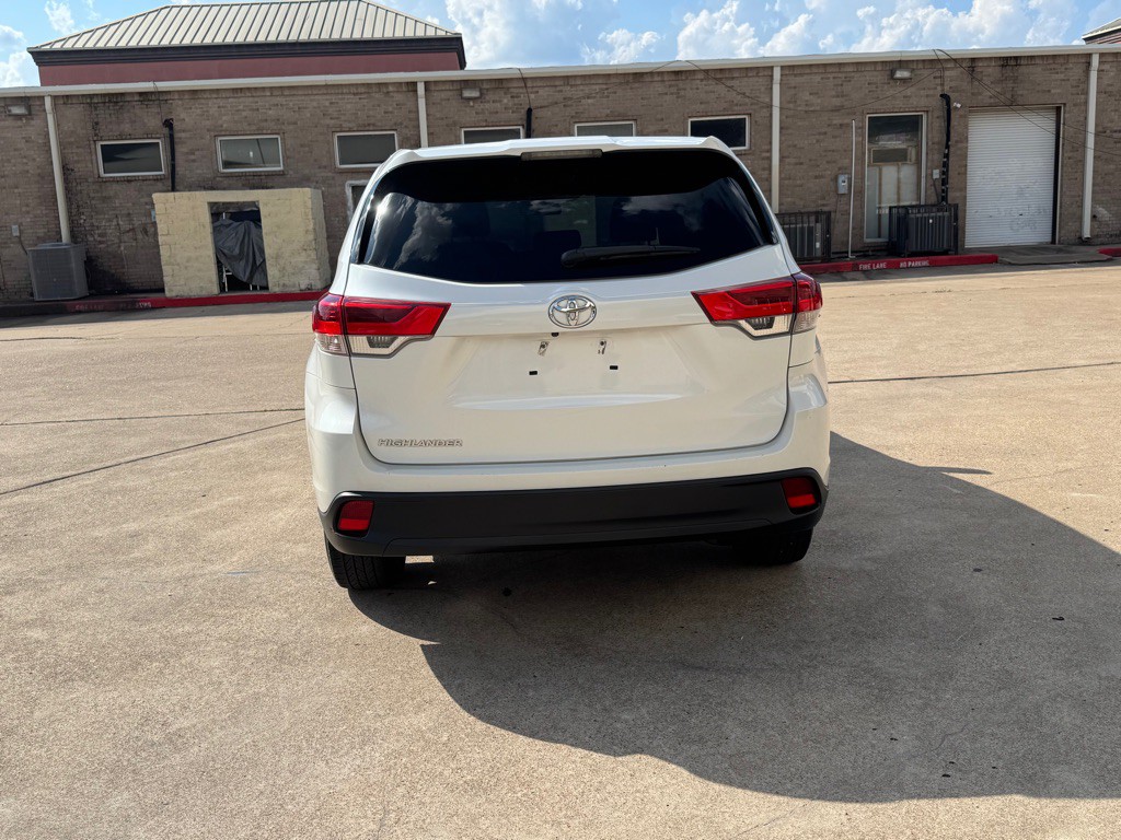 2017 Toyota Highlander Image 15