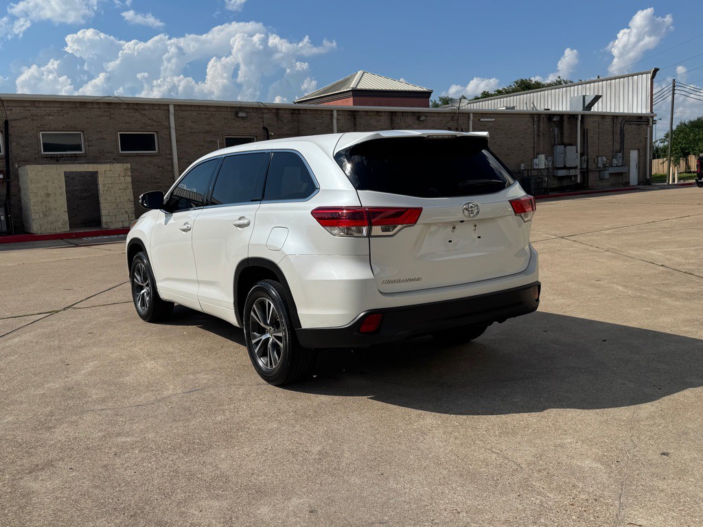 2017 Toyota Highlander Image 16