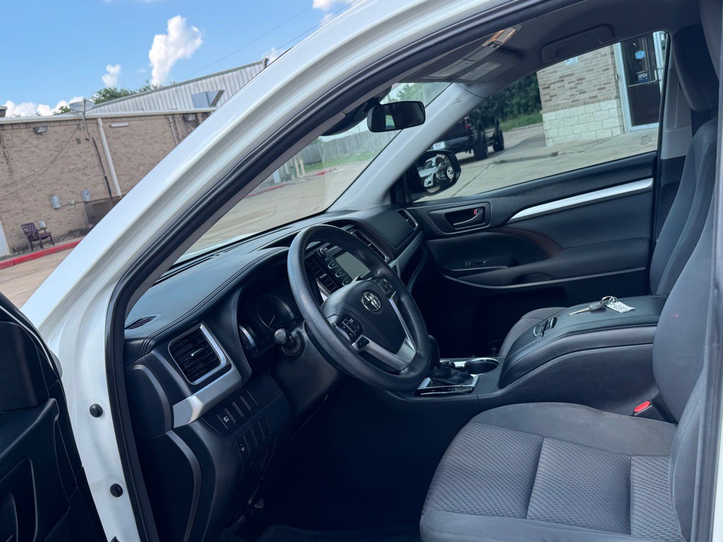 2017 Toyota Highlander Image 18