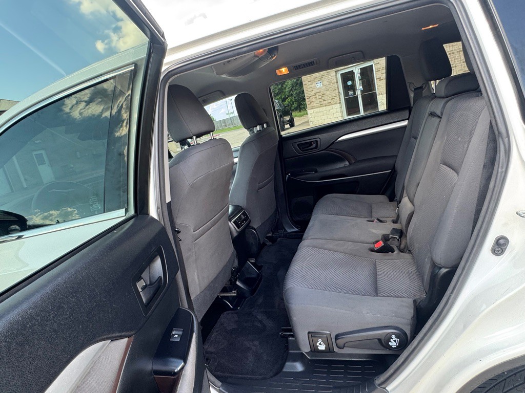 2017 Toyota Highlander Image 19