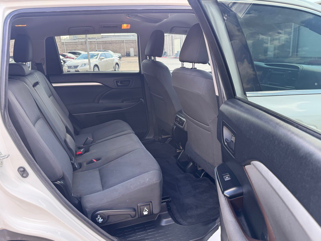 2017 Toyota Highlander Image 21