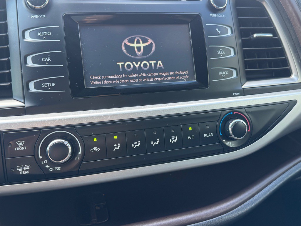 2017 Toyota Highlander Image 27