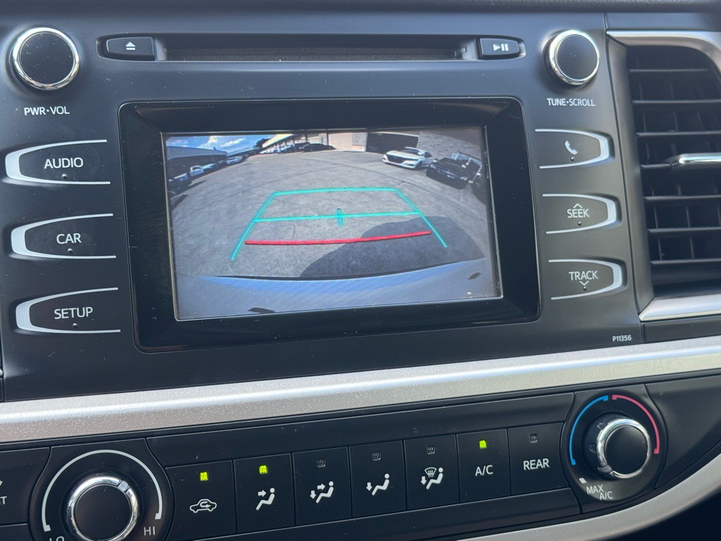2017 Toyota Highlander Image 30