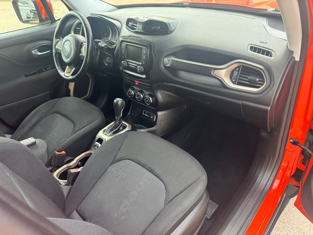 2015 Jeep Renegade Image 24