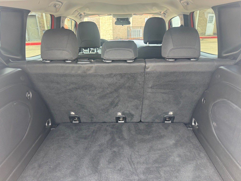 2015 Jeep Renegade Image 28