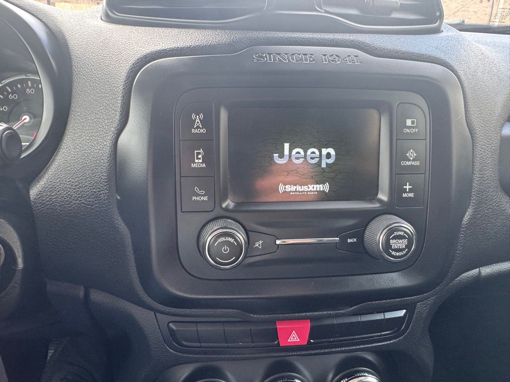 2015 Jeep Renegade Image 30