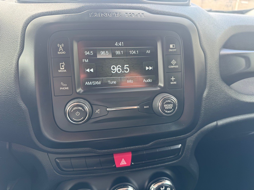 2015 Jeep Renegade Image 31