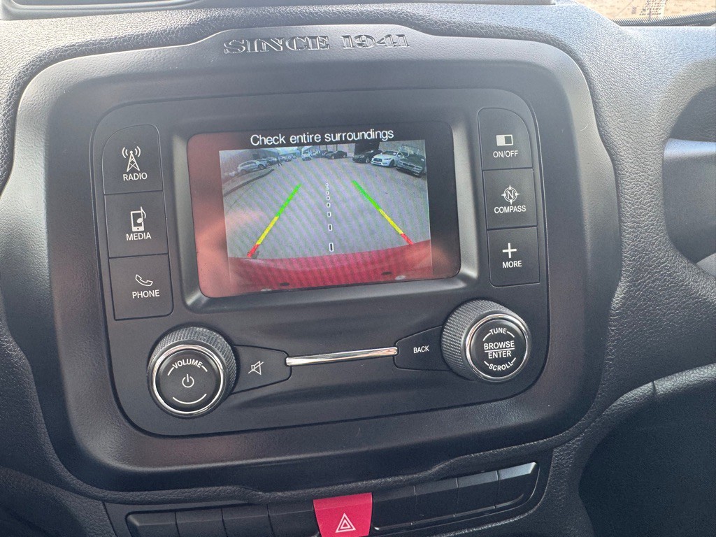 2015 Jeep Renegade Image 32