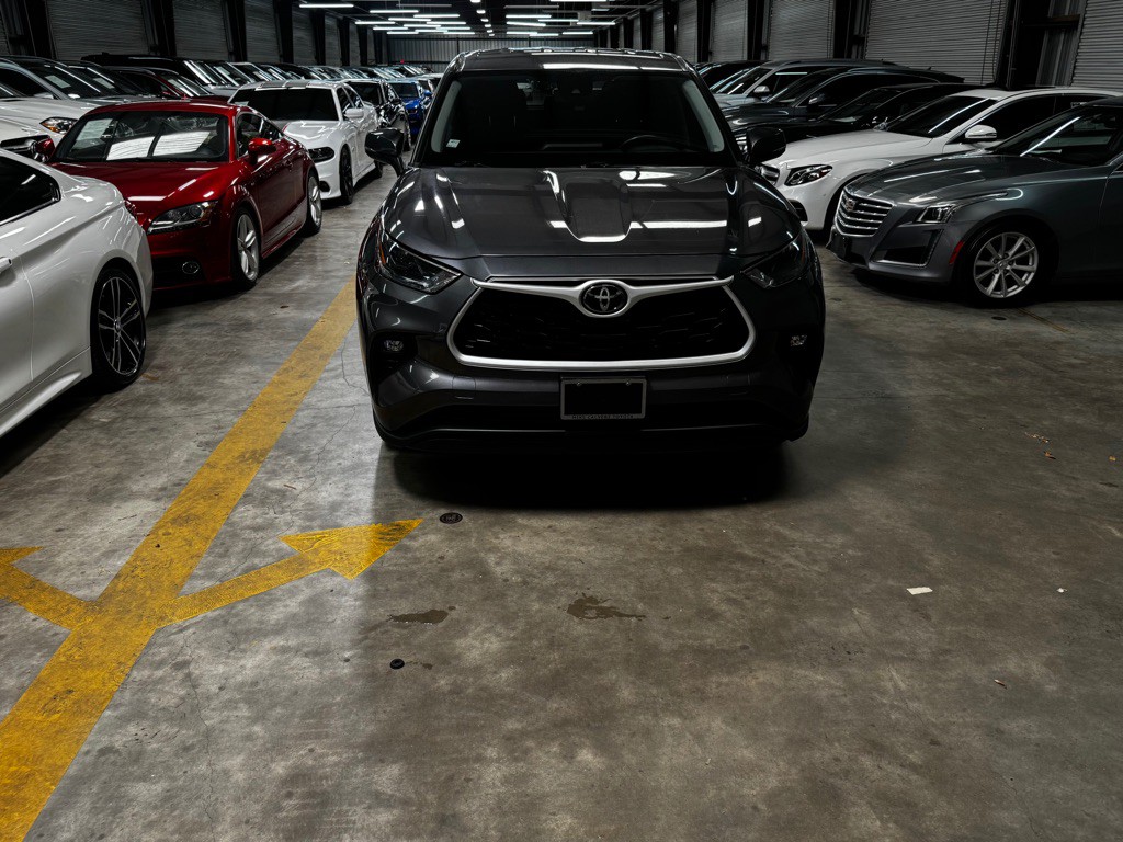 2022 Toyota Highlander Image 2