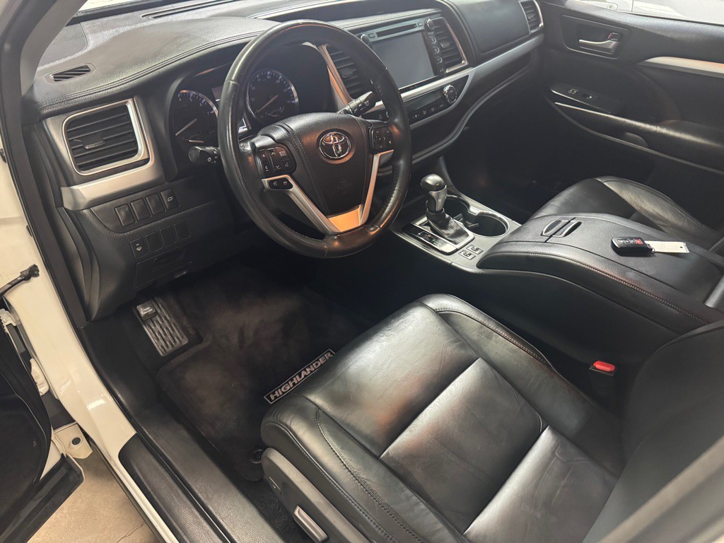 2014 Toyota Highlander Image 25