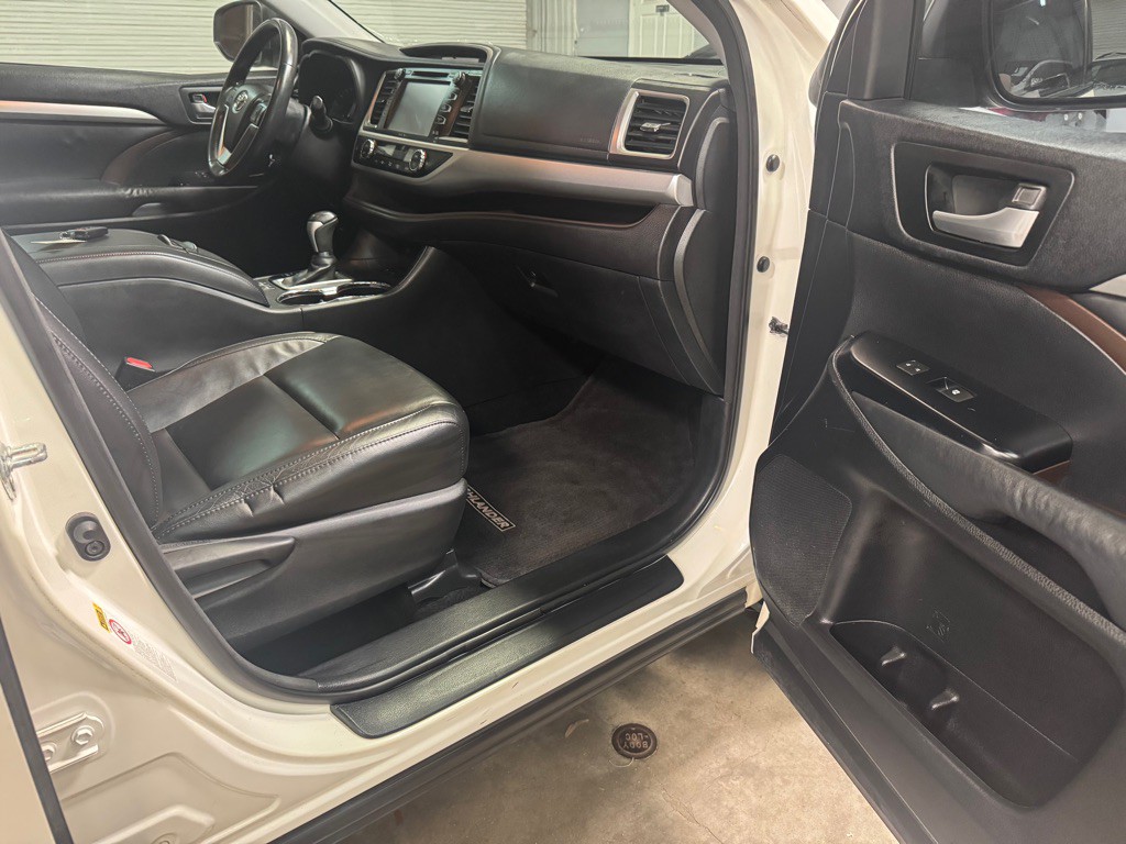2014 Toyota Highlander Image 26