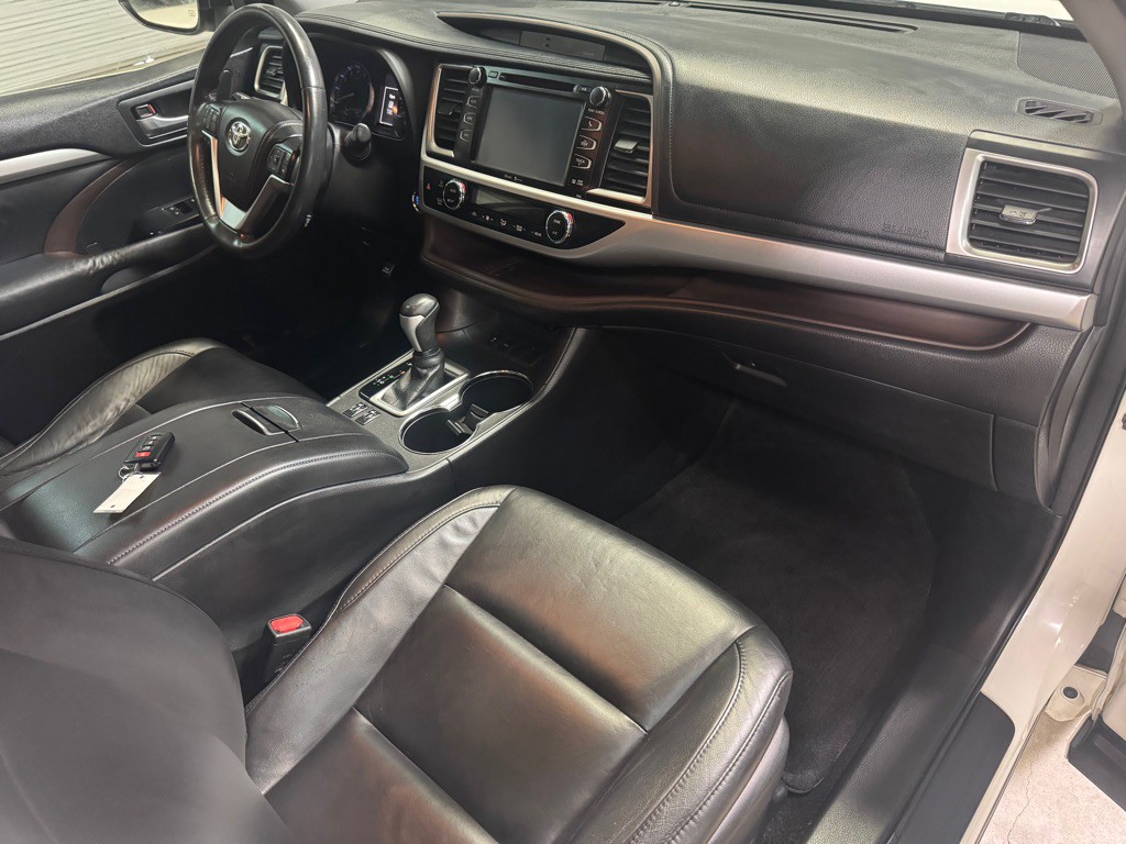 2014 Toyota Highlander Image 27