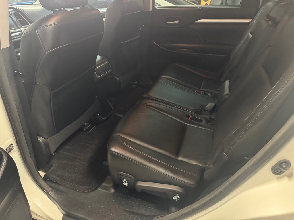 2014 Toyota Highlander Image 28