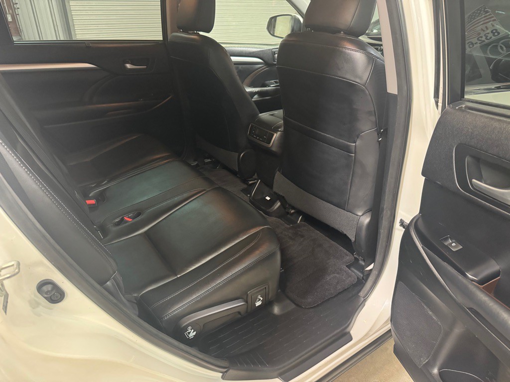 2014 Toyota Highlander Image 30
