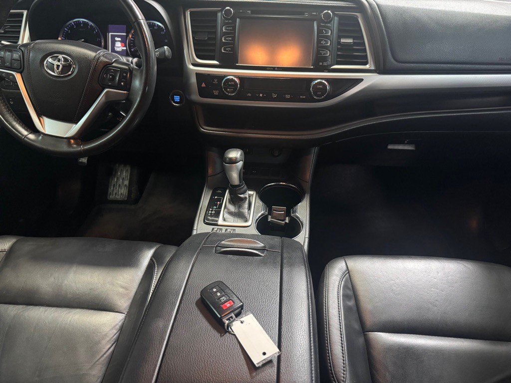 2014 Toyota Highlander Image 34