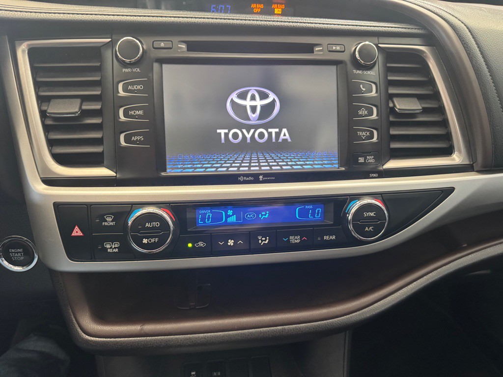 2014 Toyota Highlander Image 37