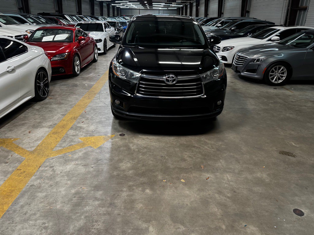 2016 Toyota Highlander Image 2