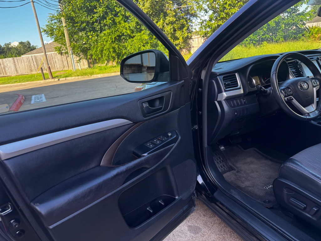 2016 Toyota Highlander Image 17