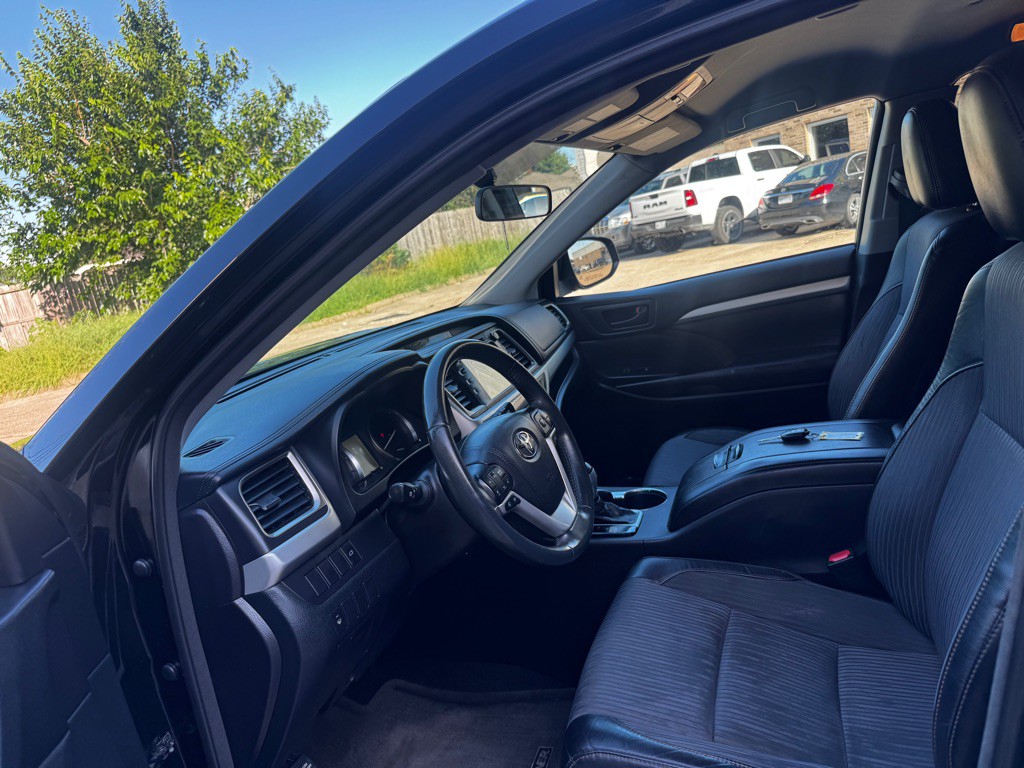 2016 Toyota Highlander Image 18