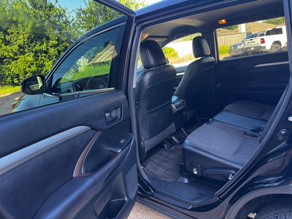 2016 Toyota Highlander Image 19