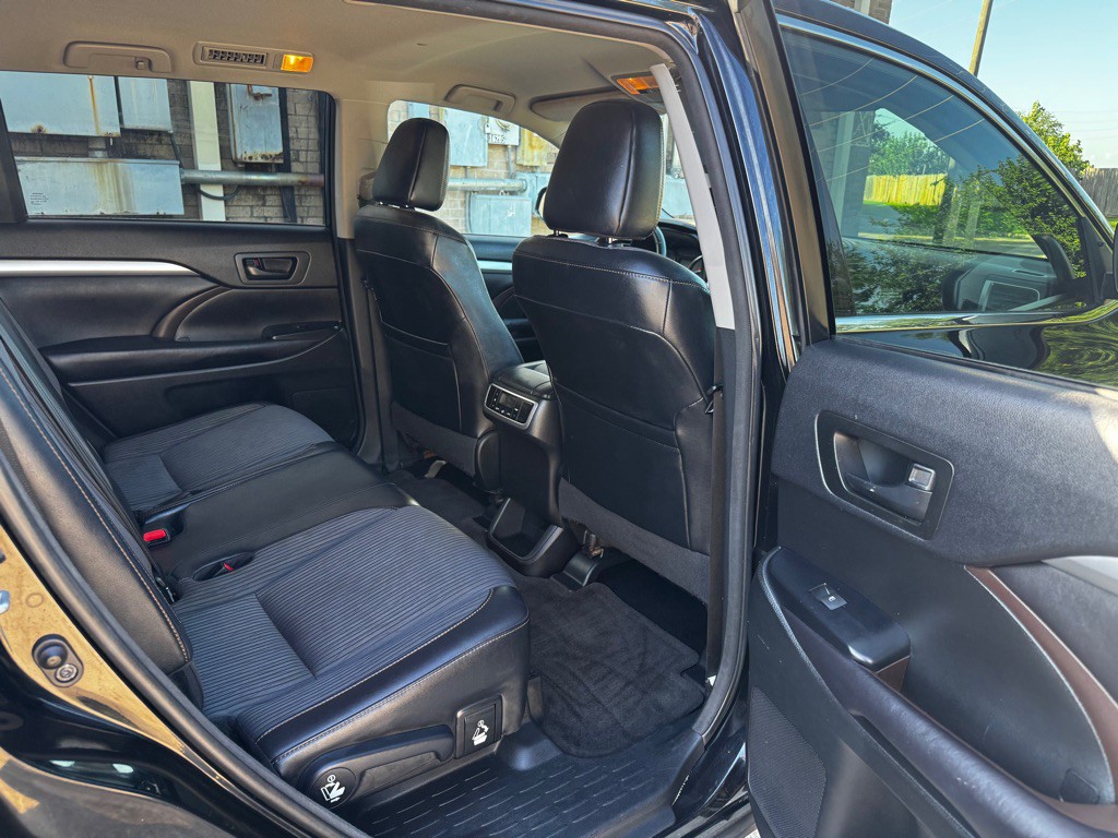 2016 Toyota Highlander Image 21