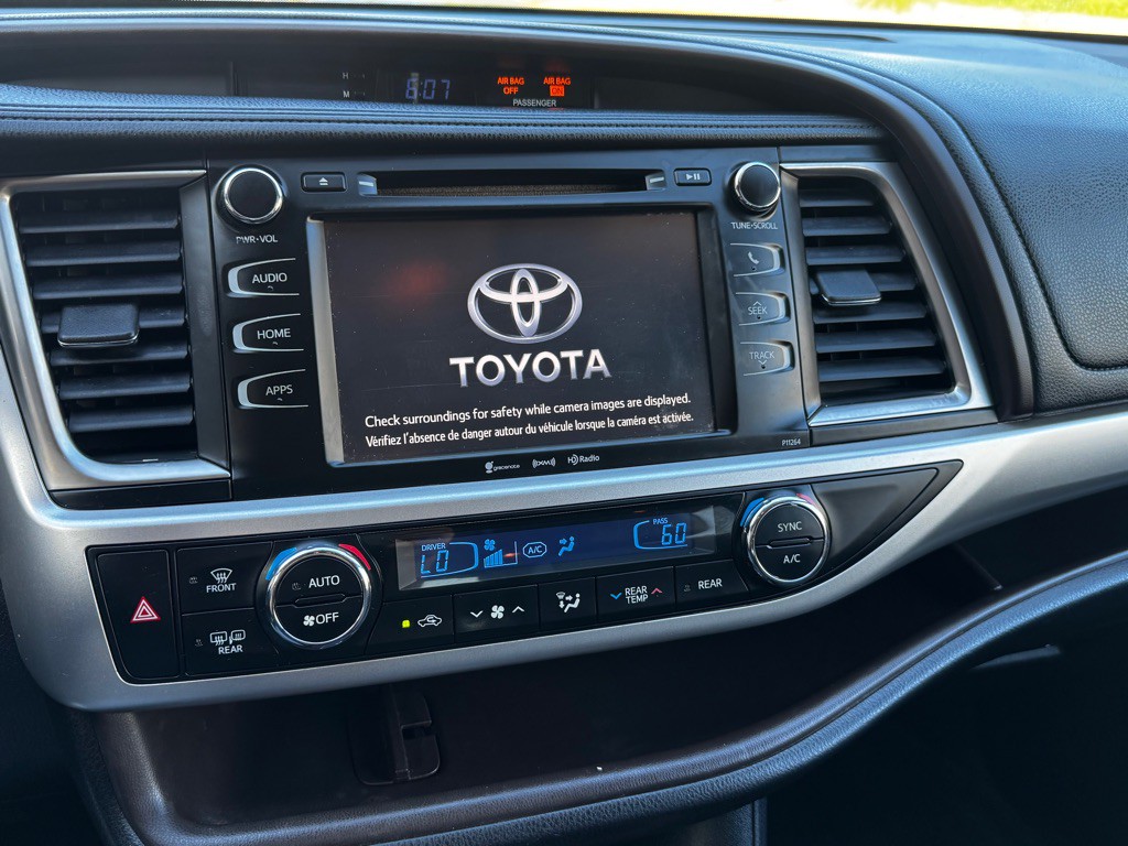 2016 Toyota Highlander Image 26
