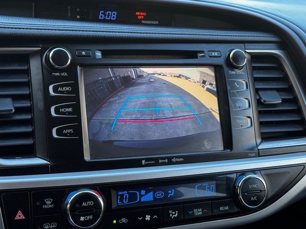 2016 Toyota Highlander Image 29