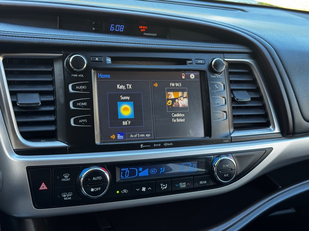 2016 Toyota Highlander Image 30
