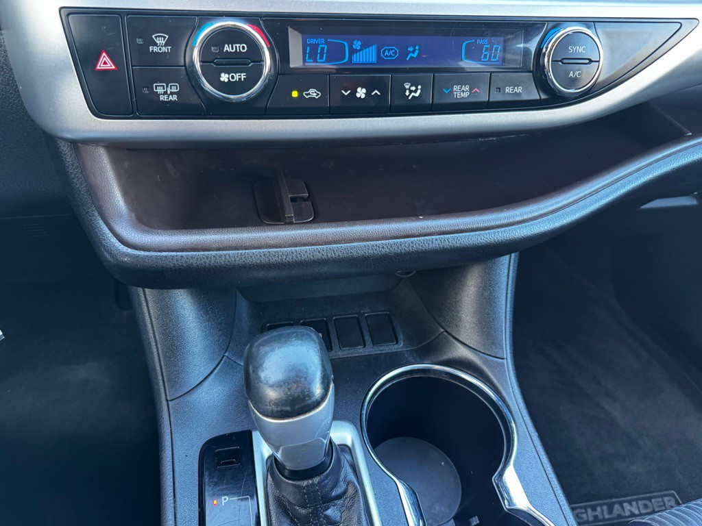 2016 Toyota Highlander Image 32