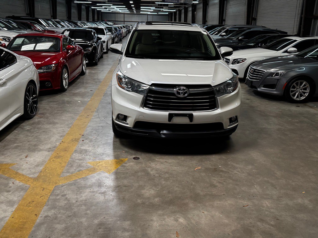 2016 Toyota Highlander Image 2