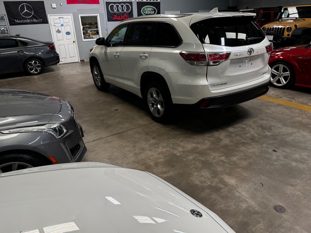 2016 Toyota Highlander Image 6