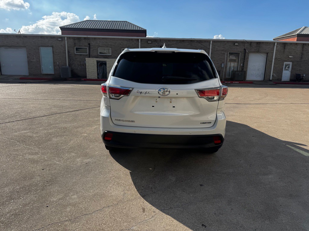 2016 Toyota Highlander Image 16