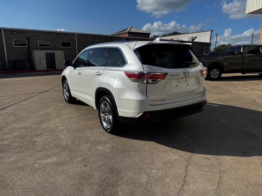 2016 Toyota Highlander Image 17