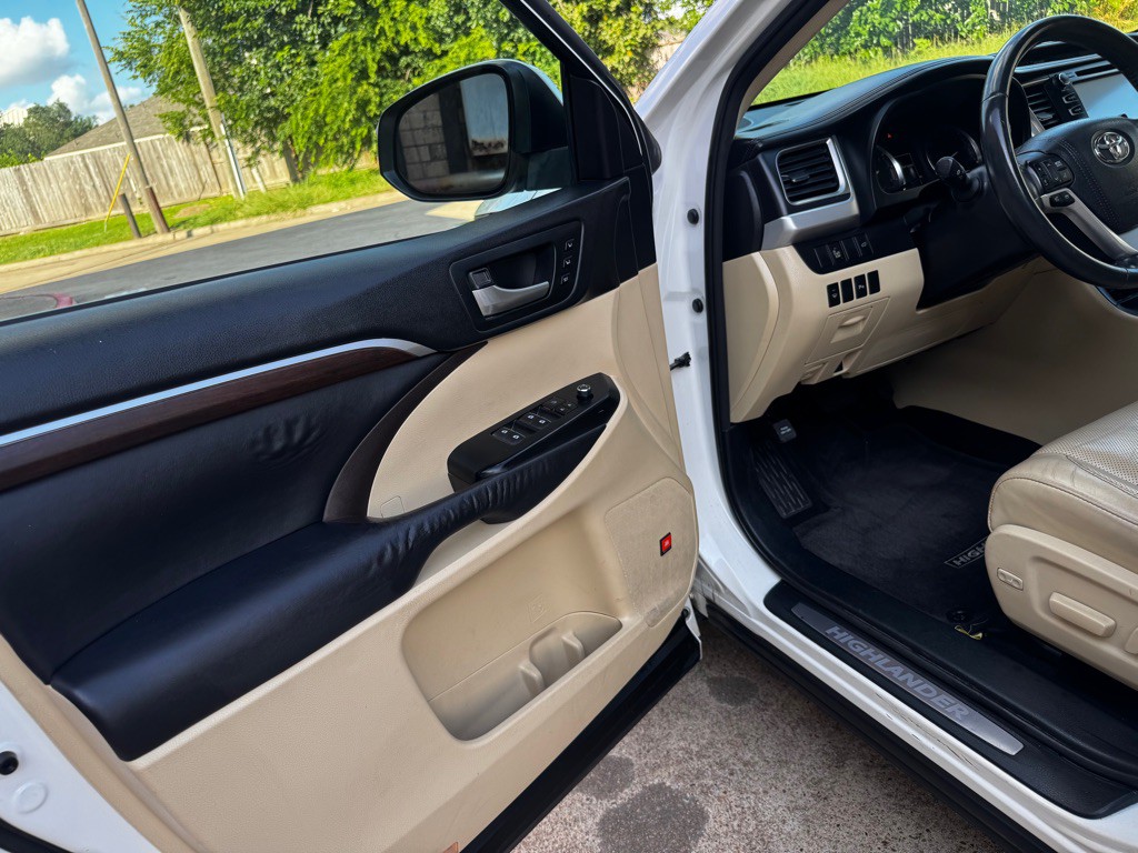 2016 Toyota Highlander Image 18