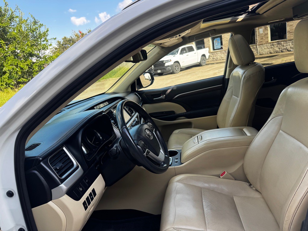 2016 Toyota Highlander Image 19