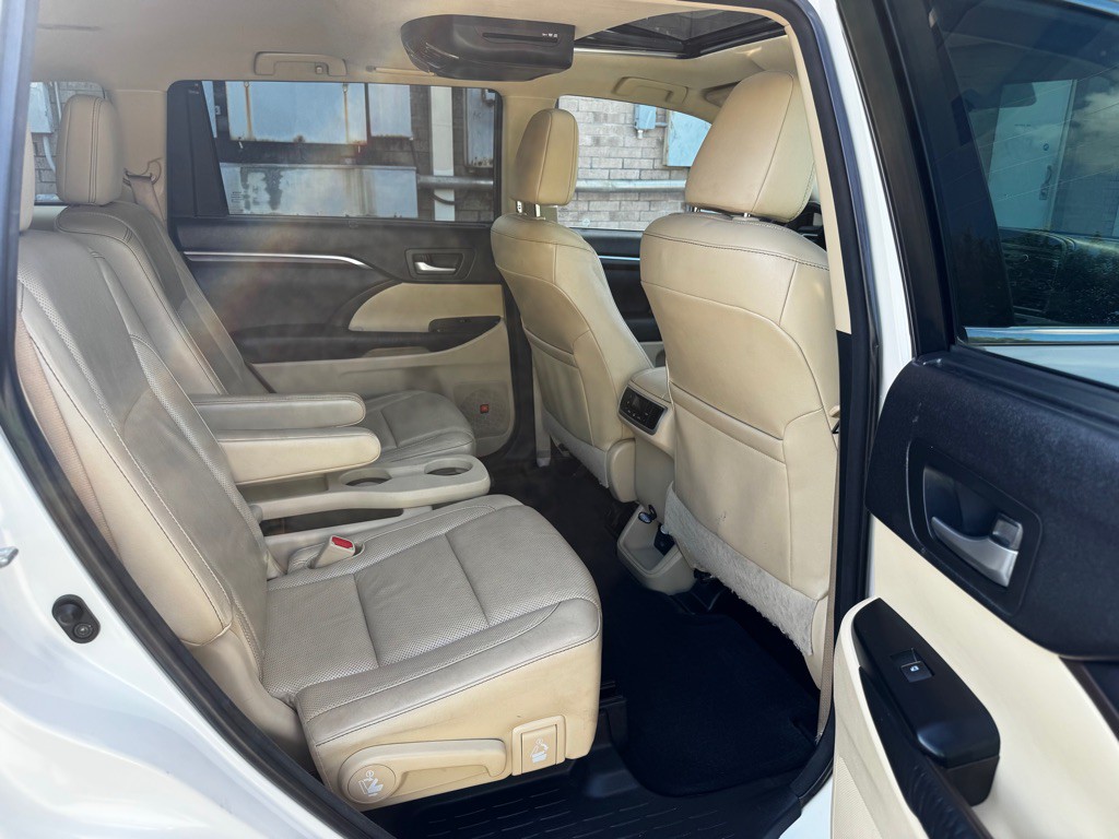 2016 Toyota Highlander Image 22