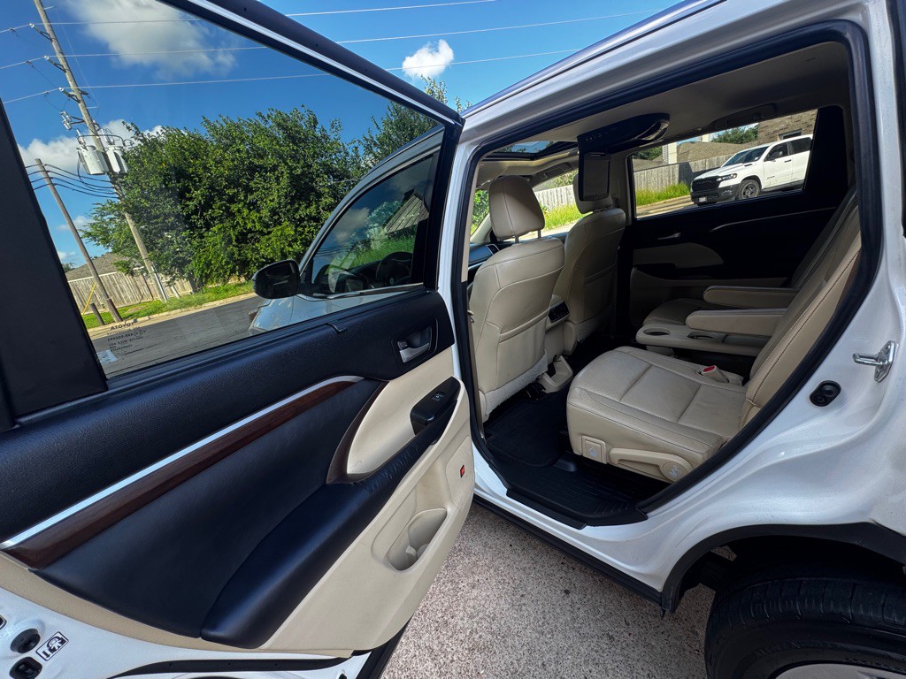 2016 Toyota Highlander Image 25