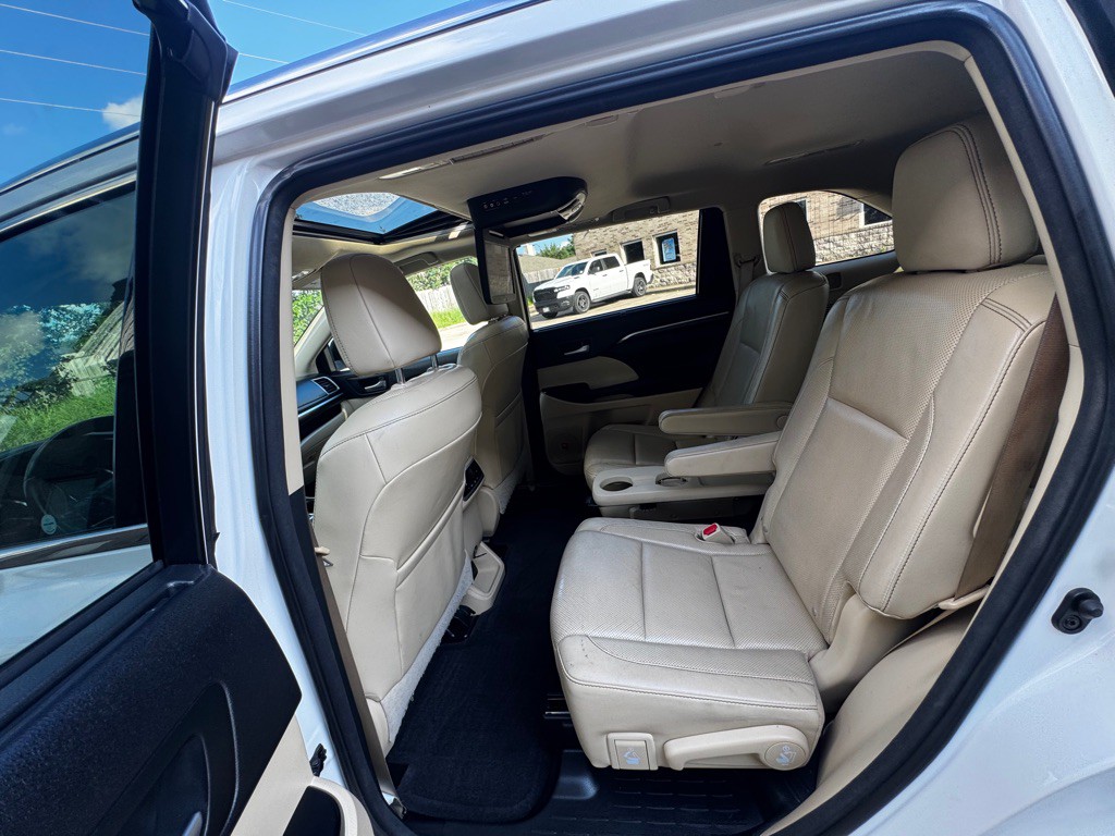 2016 Toyota Highlander Image 26