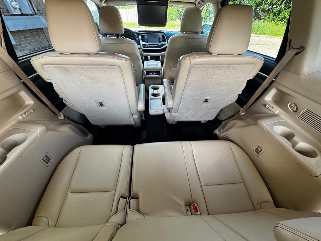 2016 Toyota Highlander Image 28