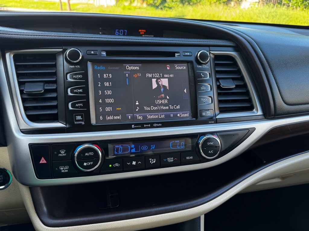2016 Toyota Highlander Image 34