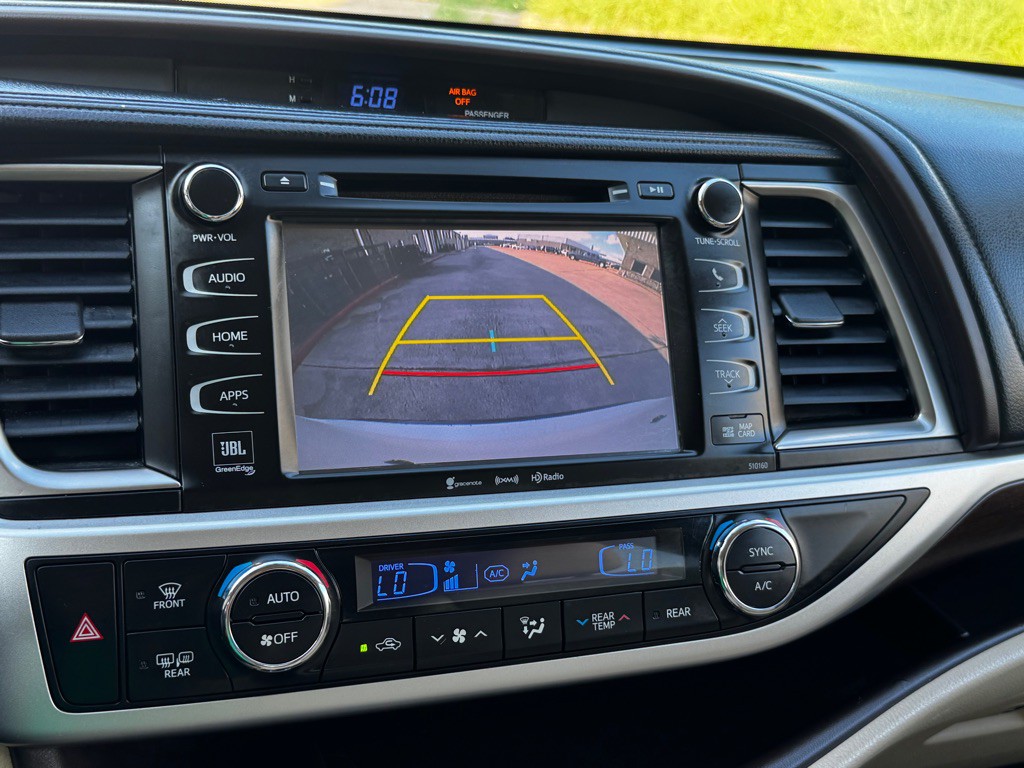 2016 Toyota Highlander Image 36