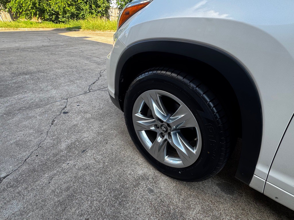 2016 Toyota Highlander Image 39