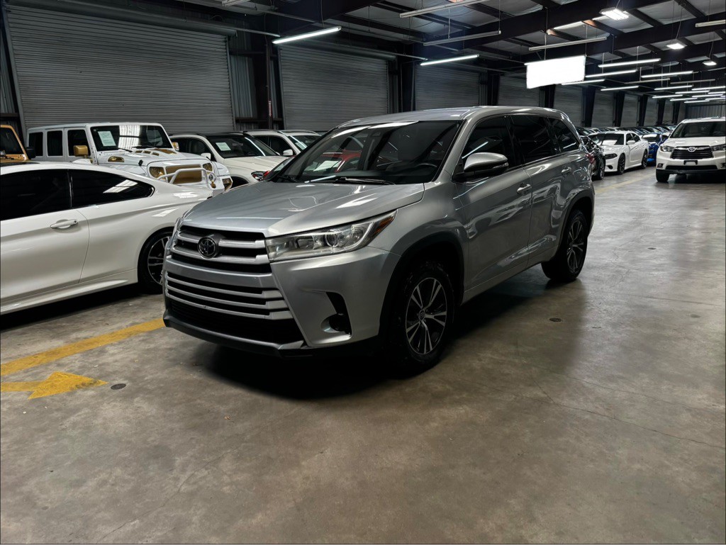 2017 Toyota Highlander Image 1