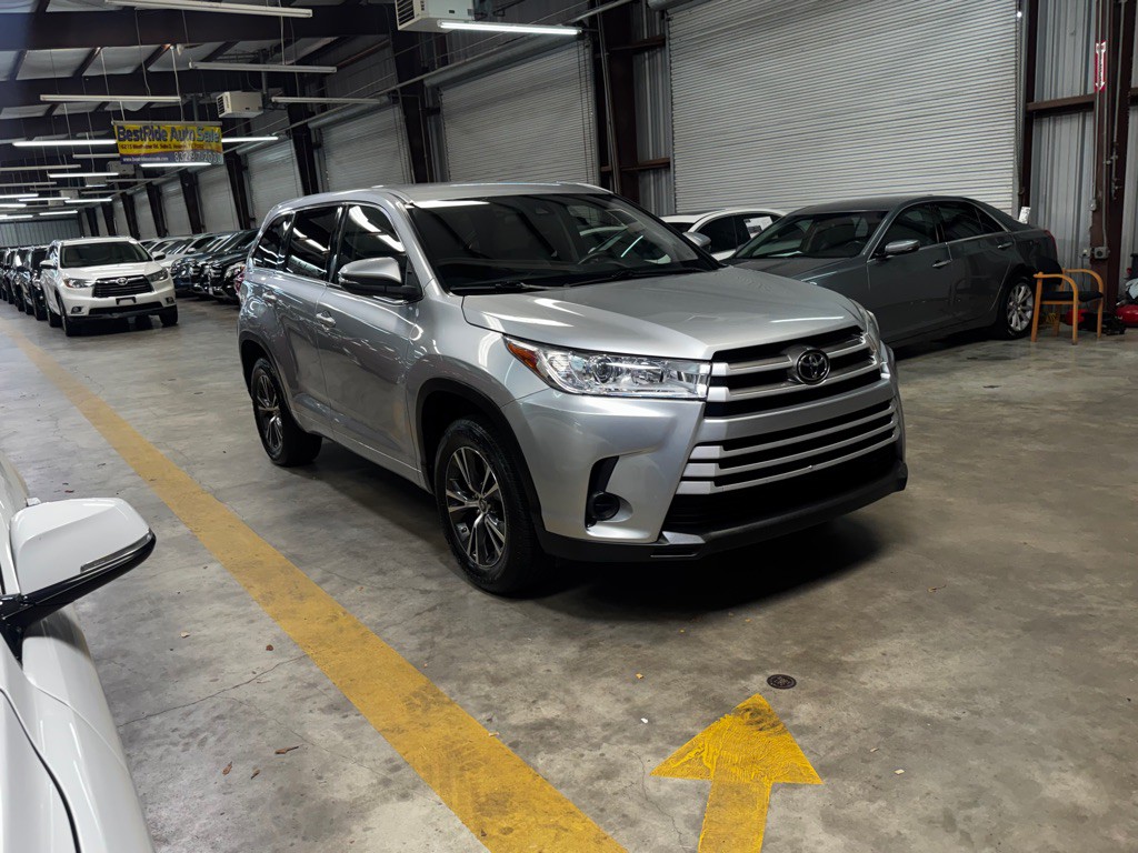 2017 Toyota Highlander Image 3